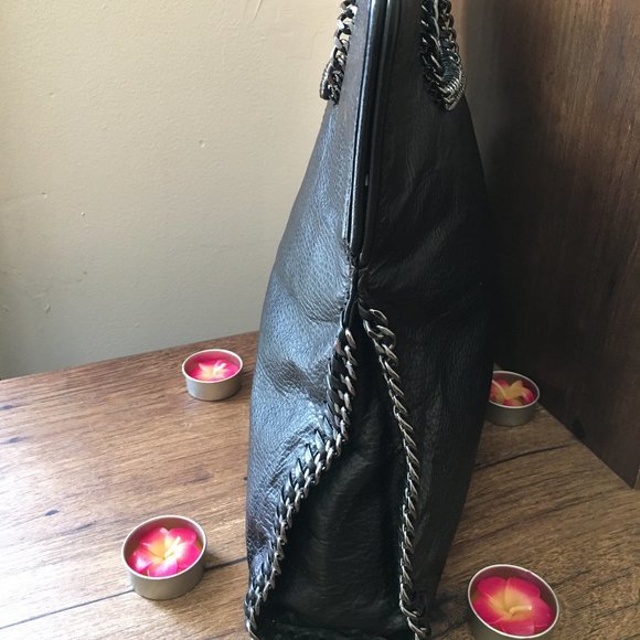 BCBG Mazxazria Pebbled Black Leather Bag - Picture 4 of 13